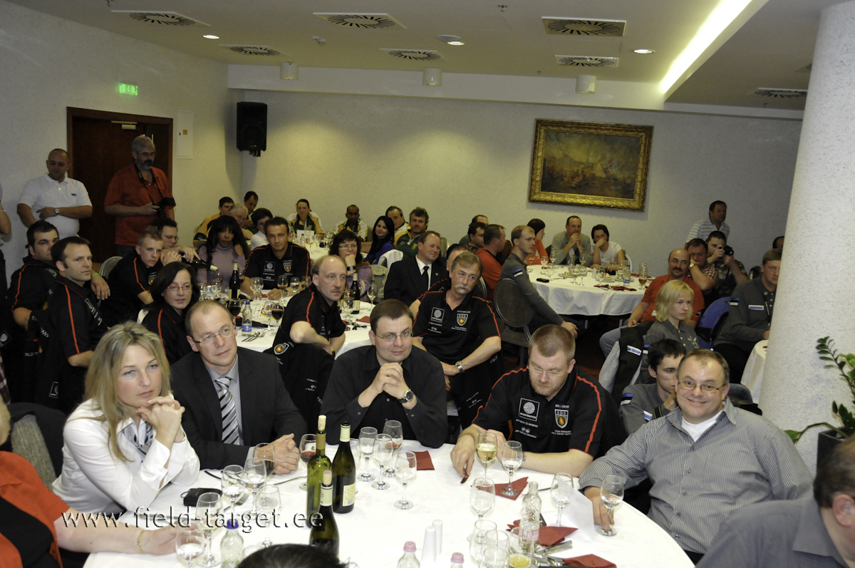 Steyri rahvas paistab veidi murelik. Esikümnesse sattus ainult 2 Steyri